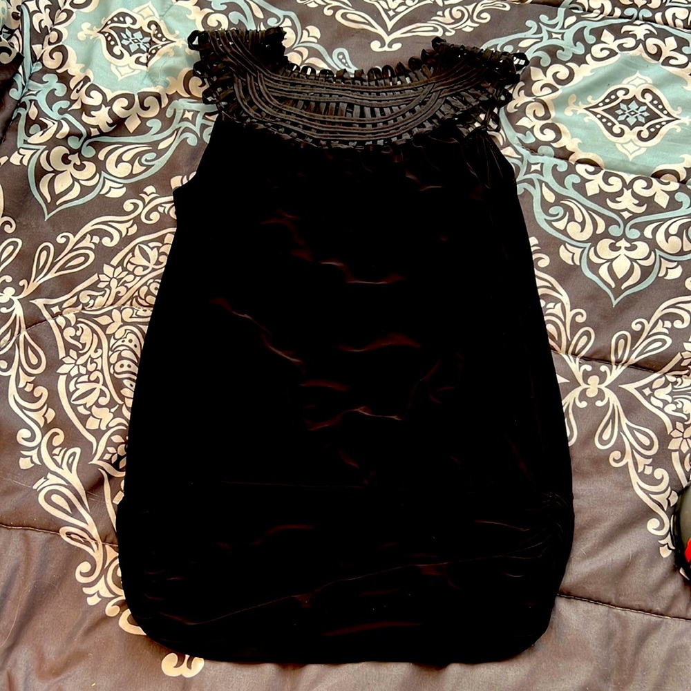 Black blouse great for a casual putting.